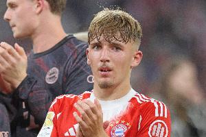 德U21主帥：對卡爾為人只有贊美 他在場(chǎng)上也要學(xué)著(zhù)走邊路創(chuàng  )造空間