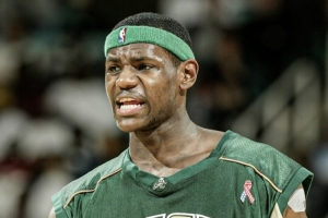 詹姆斯四年高中賽季場(chǎng)均數據！20多年過(guò)去了 看起來(lái)也沒(méi)什么進(jìn)步