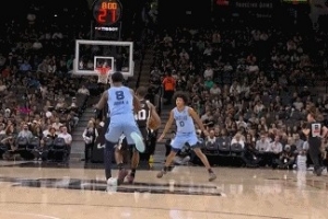 可別再傷了！JJJ回防時(shí)踩到哈里森·巴恩斯腳上 崴腳受傷下場(chǎng)