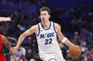 又是一波攻勢！勇士連續失誤被魔術(shù)搶斷反擊拿分 分差再上雙