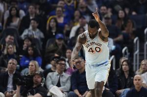 北卡黑鷹！哈里森·巴恩斯內外開(kāi)花 一人轟出7-0率隊反超打?；倚? >
                                        </div>
                                    </div>
                                                                        <div   id=