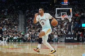 活力滿(mǎn)滿(mǎn)！凱爾登·約翰遜半場(chǎng)7中4拿到9分4板 正負值+5