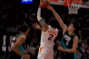 上來(lái)就發(fā)揮！楊瀚森末節再次登場(chǎng) 直面理查茲送對手吃個(gè)大火鍋