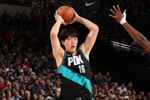 球隊主持人：楊瀚森應該拿走比賽用球 他每次觸球觀(guān)眾都會(huì )歡呼