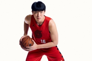 解說(shuō)：瀚森未來(lái)依舊會(huì )被再次下放到發(fā)展聯(lián)盟 做好自己該做的就行