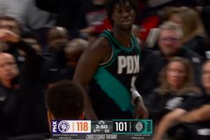 兄弟你繼續吃餅！楊瀚森再次助攻西索科 后者三分轟進(jìn)回報！