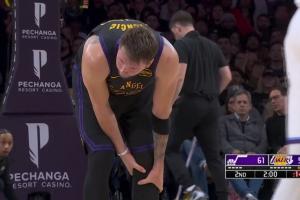 危險！東契奇落地被絆了一下 左小腿不舒服啊