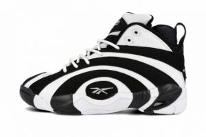 致敬！庫里做客奧蘭多 穿奧尼爾的銳步“鯊魚(yú)”入場(chǎng)