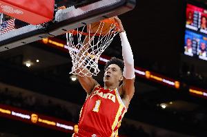 苦苦支撐！杰倫·約翰遜半場(chǎng)8中5獨得14分4板5助 三分4中2