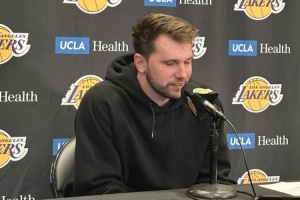 東契奇：老詹回歸球隊目標還是贏(yíng)球 釣魚(yú)動(dòng)作是朋友讓我做的