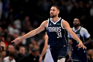 楊毅：克萊單賽季三分出手比例從來(lái)沒(méi)超50% 他打球聰明且合理