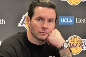 雷迪克：詹姆斯一直在吸引包夾吸引防守球員 很開(kāi)心大家都回來(lái)了