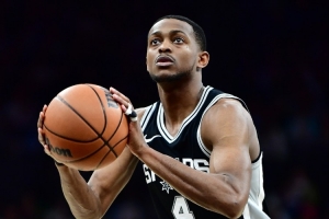 贏(yíng)球功臣！?？怂?0投10中得26分1板3助2斷1帽 得分全場(chǎng)最高