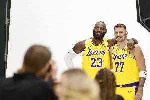 雷迪克：對東契奇詹姆斯在低位的表現滿(mǎn)意 要給艾頓更多空接傳球