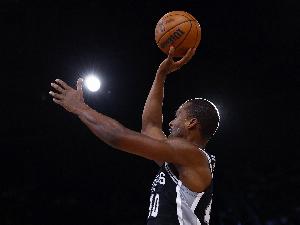 真挺準！哈里森·巴恩斯半場(chǎng)6中4&三分4中2拿到11分3板