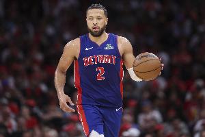 大將之風(fēng)！康寧漢姆中投穩穩命中 隨后強攻上籃殺死比賽