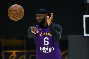 全員參與！湖人官方曬投籃訓練照：湖人今晚有比賽