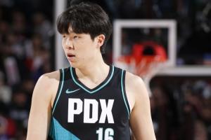 創(chuàng  )生涯四項新高！楊瀚森大秀進(jìn)攻13分08秒得到9分5板3助1帽！