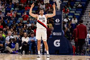 鎮守禁區！克林根8中3拿到9分12板2助5帽 7前場(chǎng)板