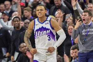 里程悲！基昂特·喬治連場(chǎng)30+ 成為爵士隊史達此成就最年輕球員