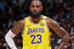 雷迪克：我們不會(huì )要求詹姆斯追著(zhù)對方頭號得分手跑40分鐘！