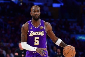 這才打了15場(chǎng)！艾頓本季已有6場(chǎng)單場(chǎng)至少20分10板 追平上賽季紀錄