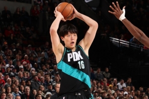 9分5板3助！魯媒：無(wú)論外界怎樣評價(jià) 楊瀚森一直保持著(zhù)進(jìn)步與信心