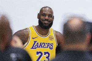 第23季！解說(shuō)：從來(lái)沒(méi)有人和時(shí)間戰斗這么久過(guò) 除了詹姆斯