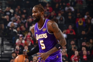 香噴噴！艾頓近3戰場(chǎng)均20分13.3板1帽1.7斷 命中率78.4%