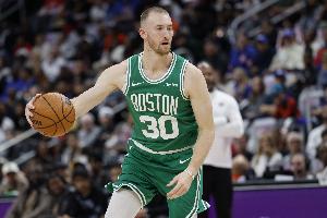 三分5中2！馬祖拉：豪澤最近投籃有點(diǎn)低迷 防守&搶籃板表現得不錯