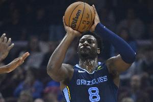 效率挺一般！小賈倫·杰克遜上半場(chǎng)10中4&三分3中1 拿到9分5籃板