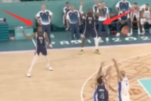 庫里回顧金色匕首：我想到詹姆斯和KD在旁邊舉手要球的照片就想笑