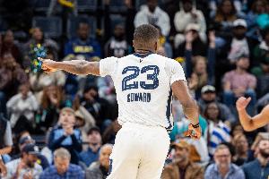 突然發(fā)力！科沃德連中三分獨得8分 率隊反超打停馬刺