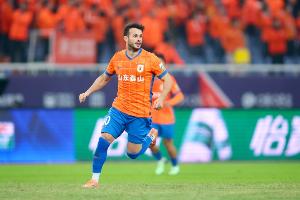 魯媒：泰山隊舉行球迷開(kāi)放日活動(dòng)，瓦科談判的大門(mén)并沒(méi)有完全關(guān)閉