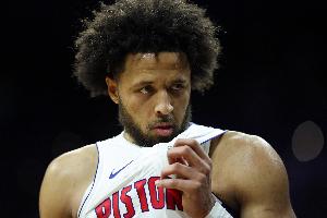 一飛沖天！活塞搶斷反擊 鄧羅拋傳助攻康寧漢姆空接暴扣