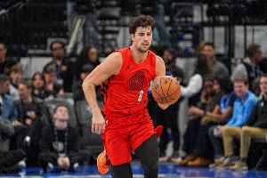 還得繼續發(fā)力！阿夫迪亞半場(chǎng)12中5&三分4中2拿到12分3助