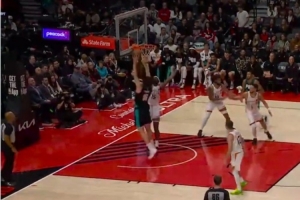 低位背打轉身打進(jìn)！NBA官方：楊瀚森比賽中大展身手！