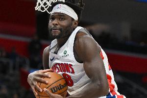 充滿(mǎn)活力！斯圖爾特半場(chǎng)14分鐘拿到7分5板3助 正負值+11