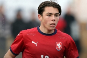 布馮兒子連續兩場(chǎng)戴帽！隊報稱(chēng)贊：或許比薩該給他更多機會(huì )