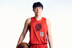 解說(shuō)：楊瀚森今天整體確實(shí)好很多 也算把握住了機會(huì ) 路還很長(cháng)