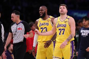 東契奇：詹姆斯首秀非常出色 他會(huì )給我們帶來(lái)很大幫助