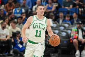 靠你倆了！西蒙斯&普理查德半場(chǎng)7記三分合砍28分