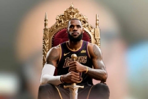 解說(shuō)：唯一能限制湖人的是他們防守如何 老詹歲數大了 東里是弱環(huán)