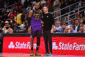 雷迪克：詹姆斯在場(chǎng)上做了一些很棒的決定 沒(méi)強行做任何事情