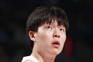 解說(shuō)：教練組要給機會(huì )楊瀚森 證明他這個(gè)首輪秀球員是能用的