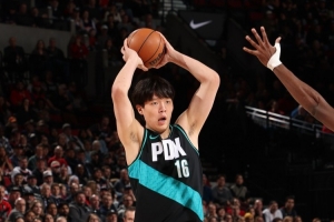 媒體人：小楊和賽季初相比換了個(gè)人 蛻變需尊重體育規律 慢慢等吧