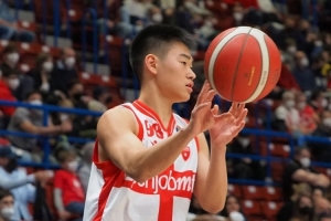 打得可以！趙維倫半場(chǎng)7分鐘1中1拿到5分2助1斷