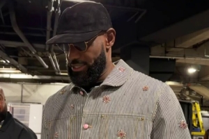 詹姆斯：我只想回家脫鞋休息 我很幸運還能以高水準做我熱愛(ài)的事