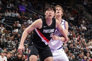 解說(shuō)：楊瀚森在發(fā)展聯(lián)盟磨練有成長(cháng) 聽(tīng)羅威指導時(shí)沒(méi)靠翻譯進(jìn)步了