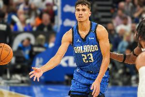 扣爽了！席爾瓦半場(chǎng)9中5拿到12分2板2助1斷